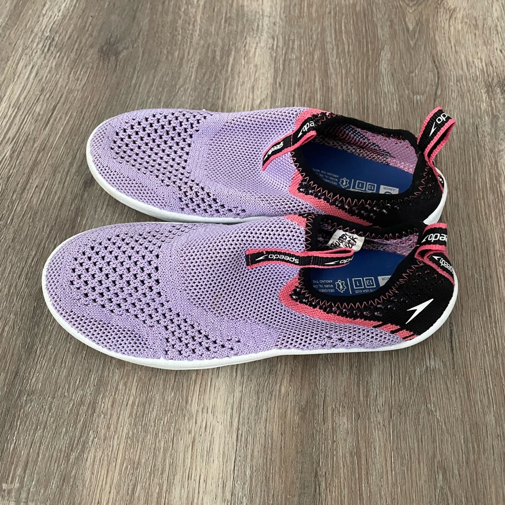 Speedo Water Shoes Kids size 13-1 / Purple Girls Watershoes Kids size 1 VGUC